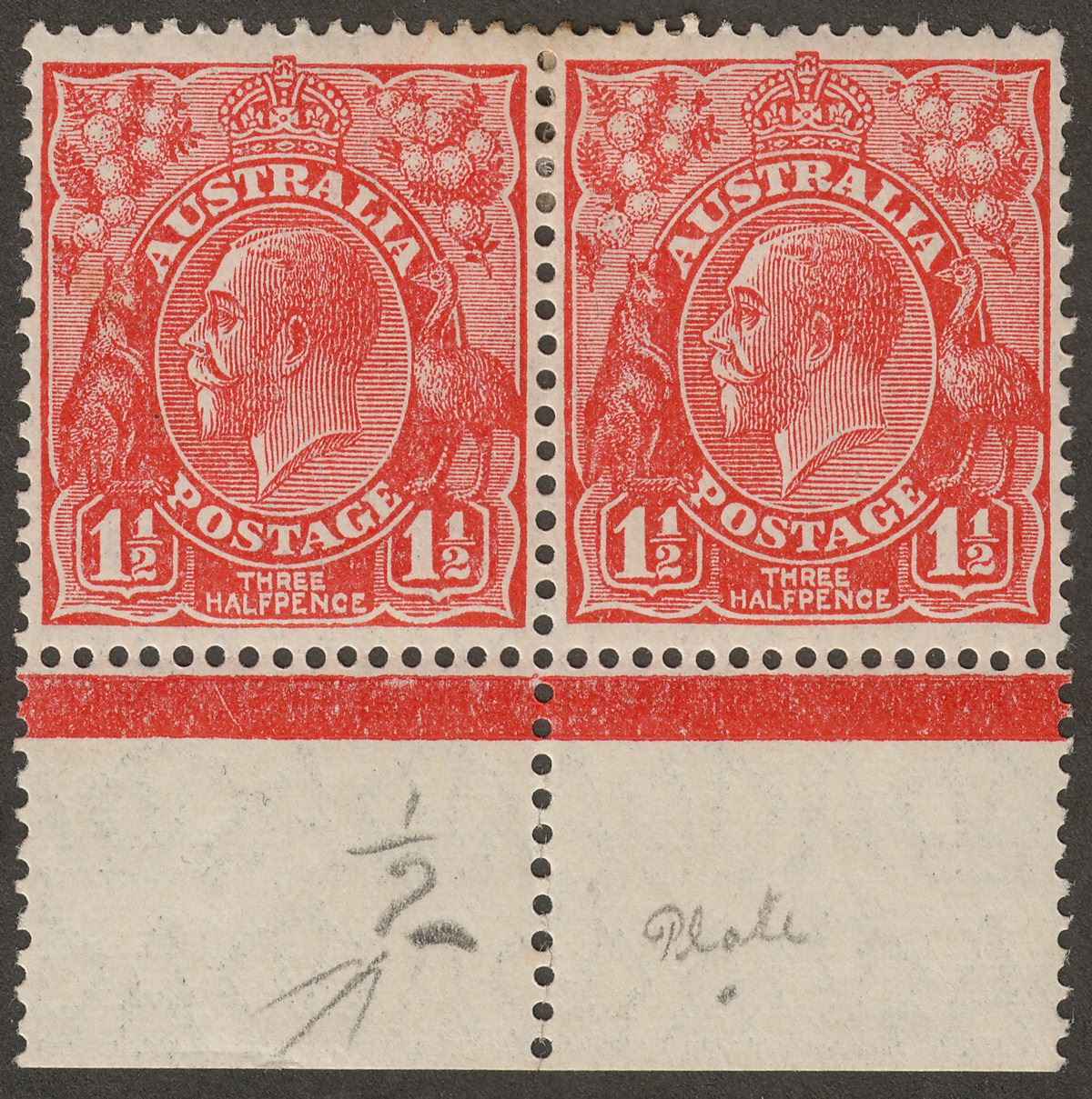 Australia 1927 KGV 1½d Scarlet p13½x12½ Pair Break in 2 Variety Mint SG96