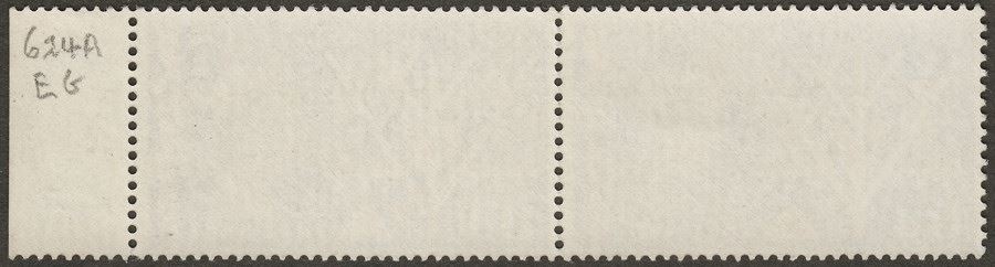 QEII 1961 Post Office 3d Pair Perforated Through Right Margin Variety SG624AEb
