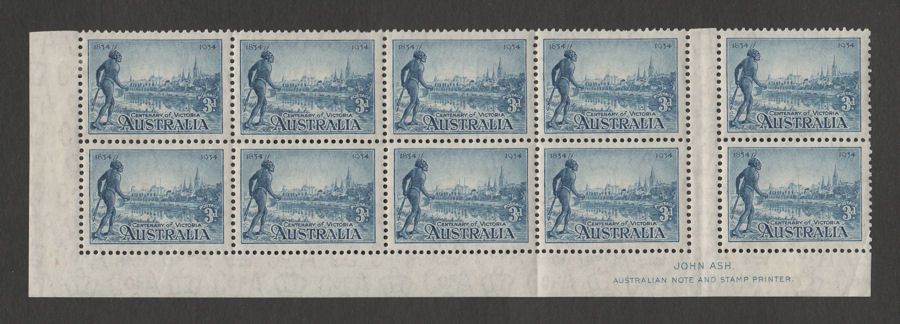 Australia 1934 KGV 3d Victoria Centenary Imprint Flag Variety Block of 10 Mint