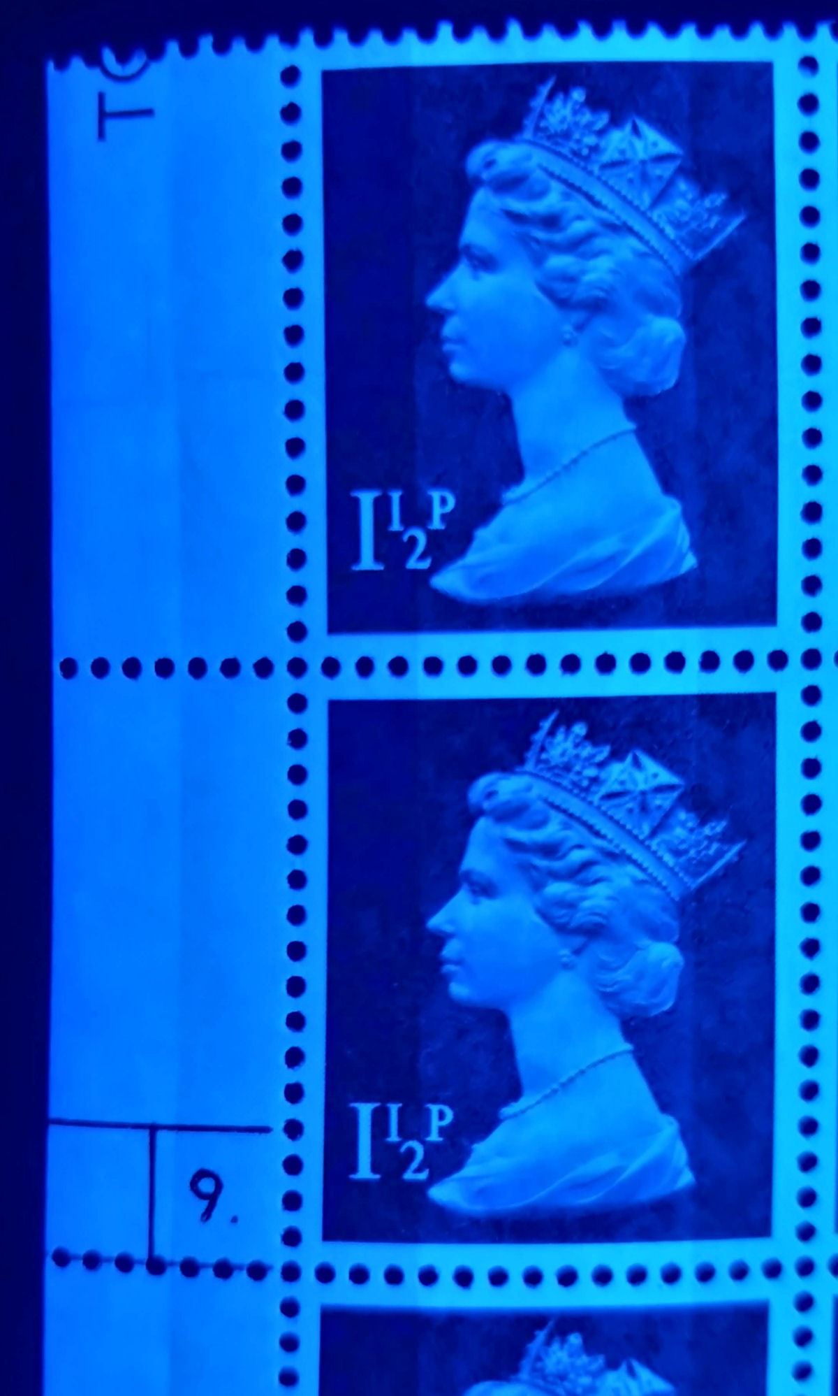 QEII 1974 Machin 1½p Cyl 9 Phosphor 17 Displaced +35mm Block of 10 UM Mint c£50